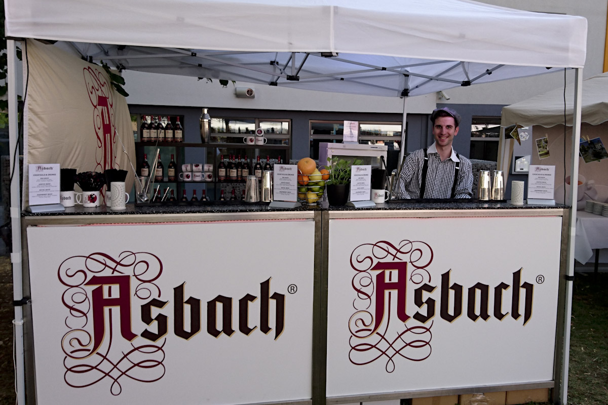 Cocktailservice mit mobiler Bar Cocktailservice mit mobiler Bar